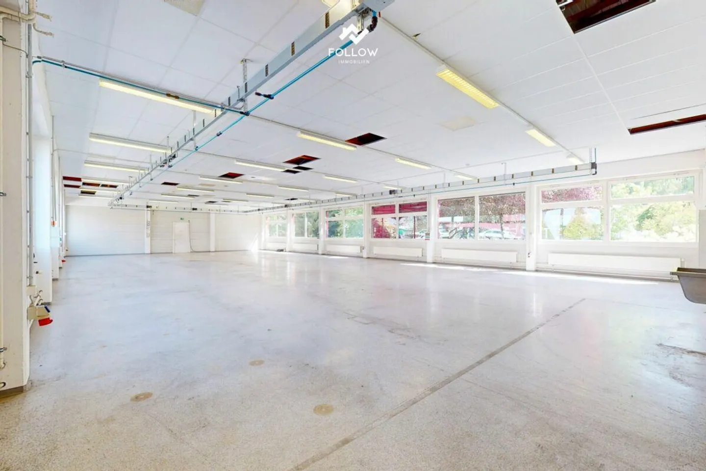 Moderna hall commerciale con ufficio e potenziale di utilizzo versatile in... - Foto 17 di 26