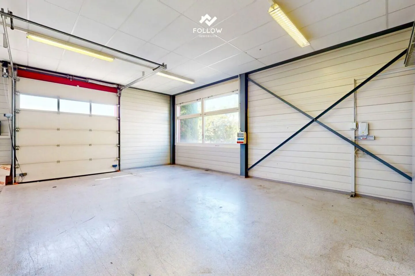Moderna hall commerciale con ufficio e potenziale di utilizzo versatile in... - Foto 19 di 26