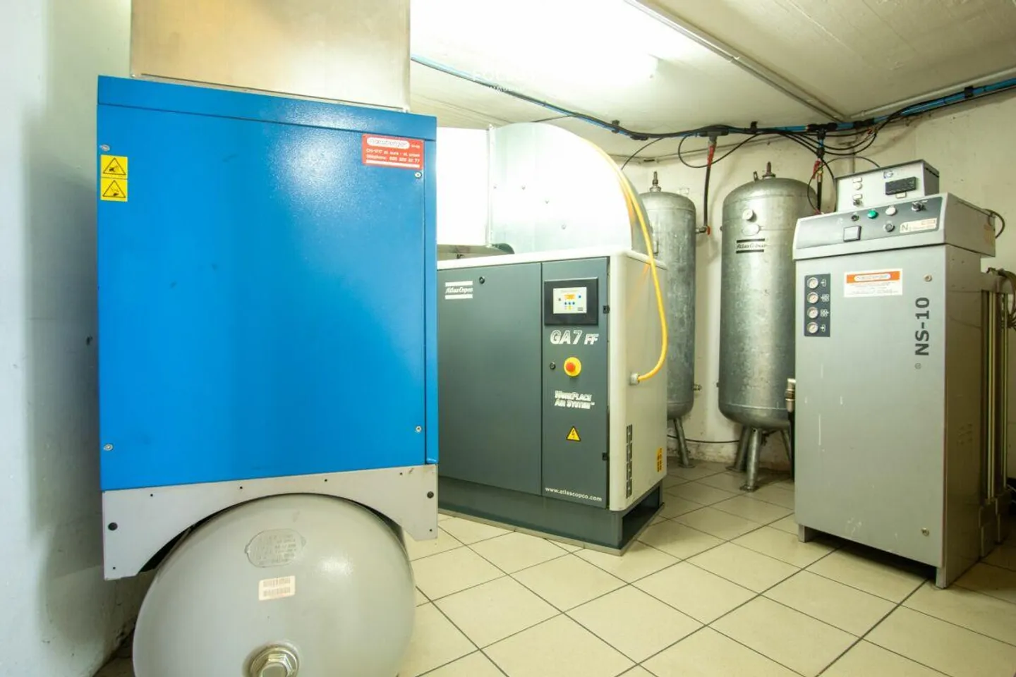 Moderna hall commerciale con ufficio e potenziale di utilizzo versatile in... - Foto 25 di 26