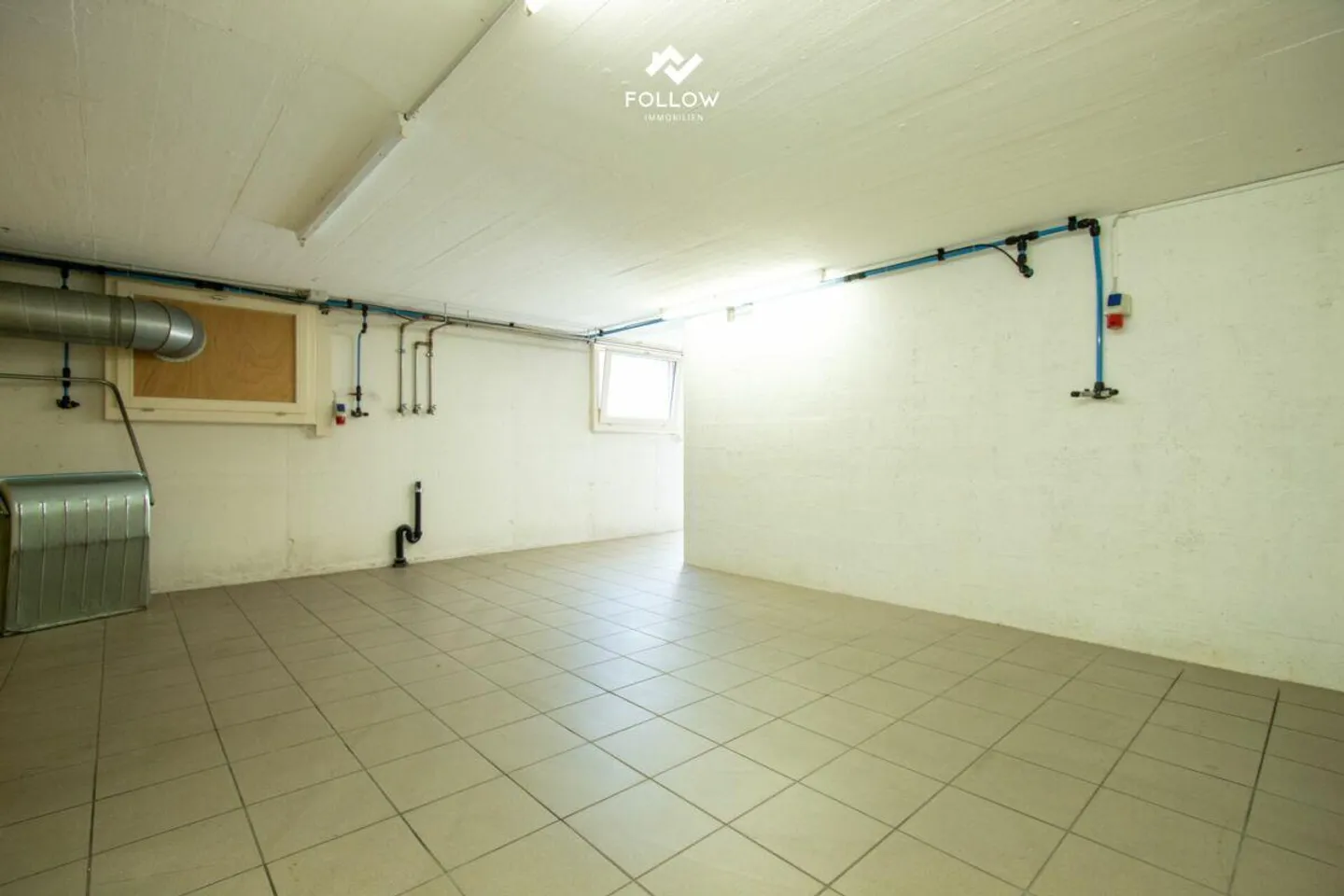 Moderna hall commerciale con ufficio e potenziale di utilizzo versatile in... - Foto 26 di 26