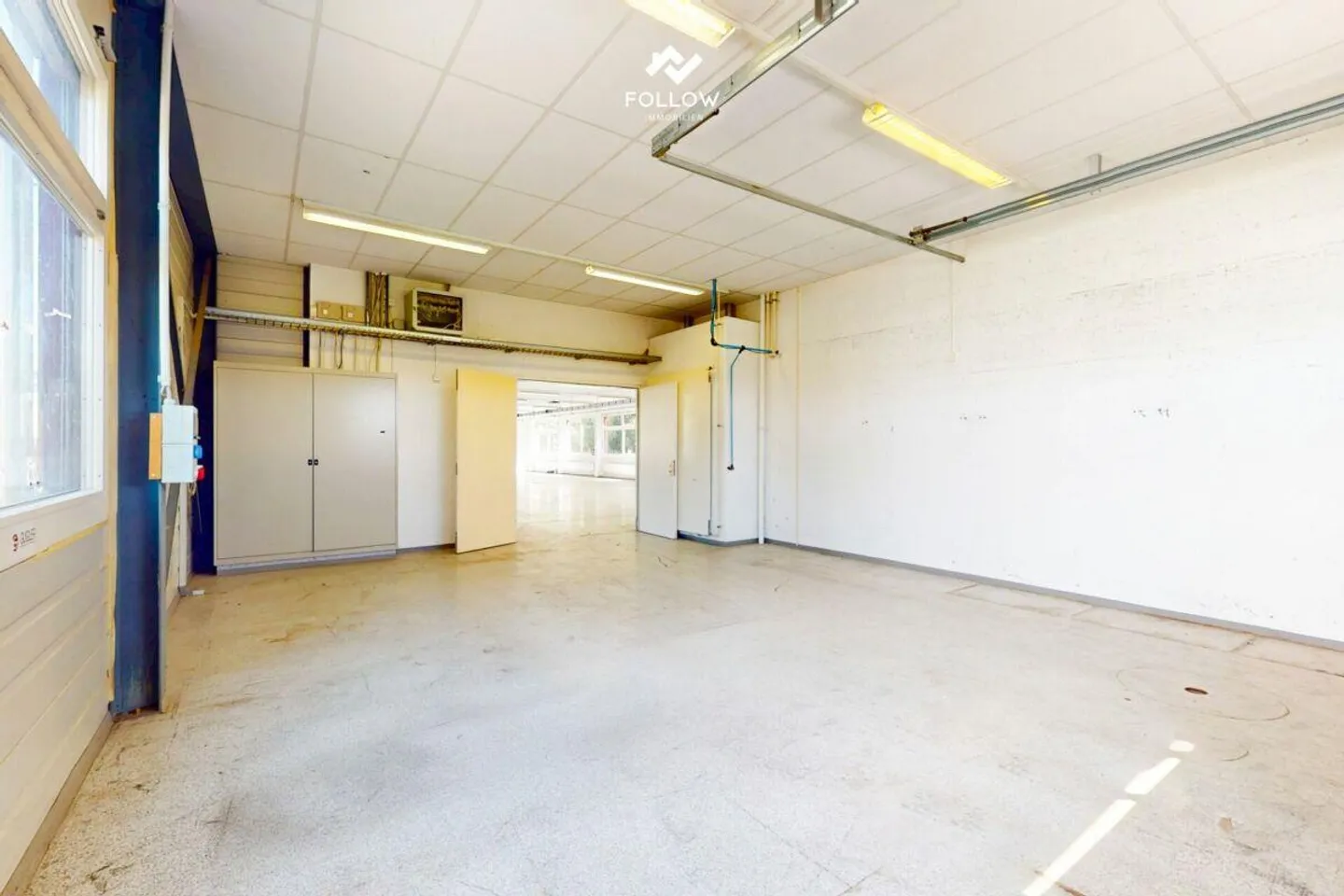 Moderna hall commerciale con ufficio e potenziale di utilizzo versatile in... - Foto 21 di 26