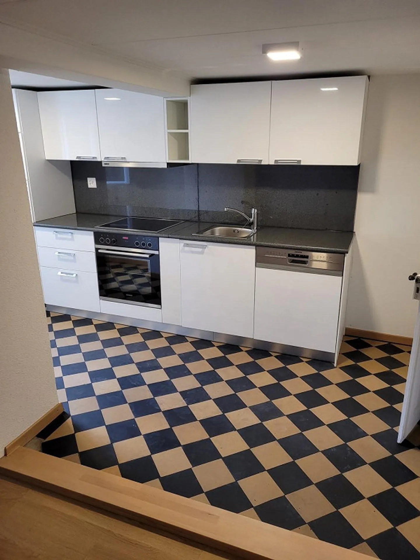 Charming 2.5 Room Apartment - Photo 6 of 9
