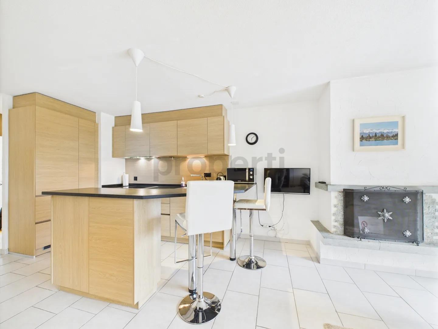 Attraktive 3-Zimmer-Wohnung mit Alpenblick, zwei Abstellräumen und Tiefgaragenstellplatz in Valens - Foto 5 von 13