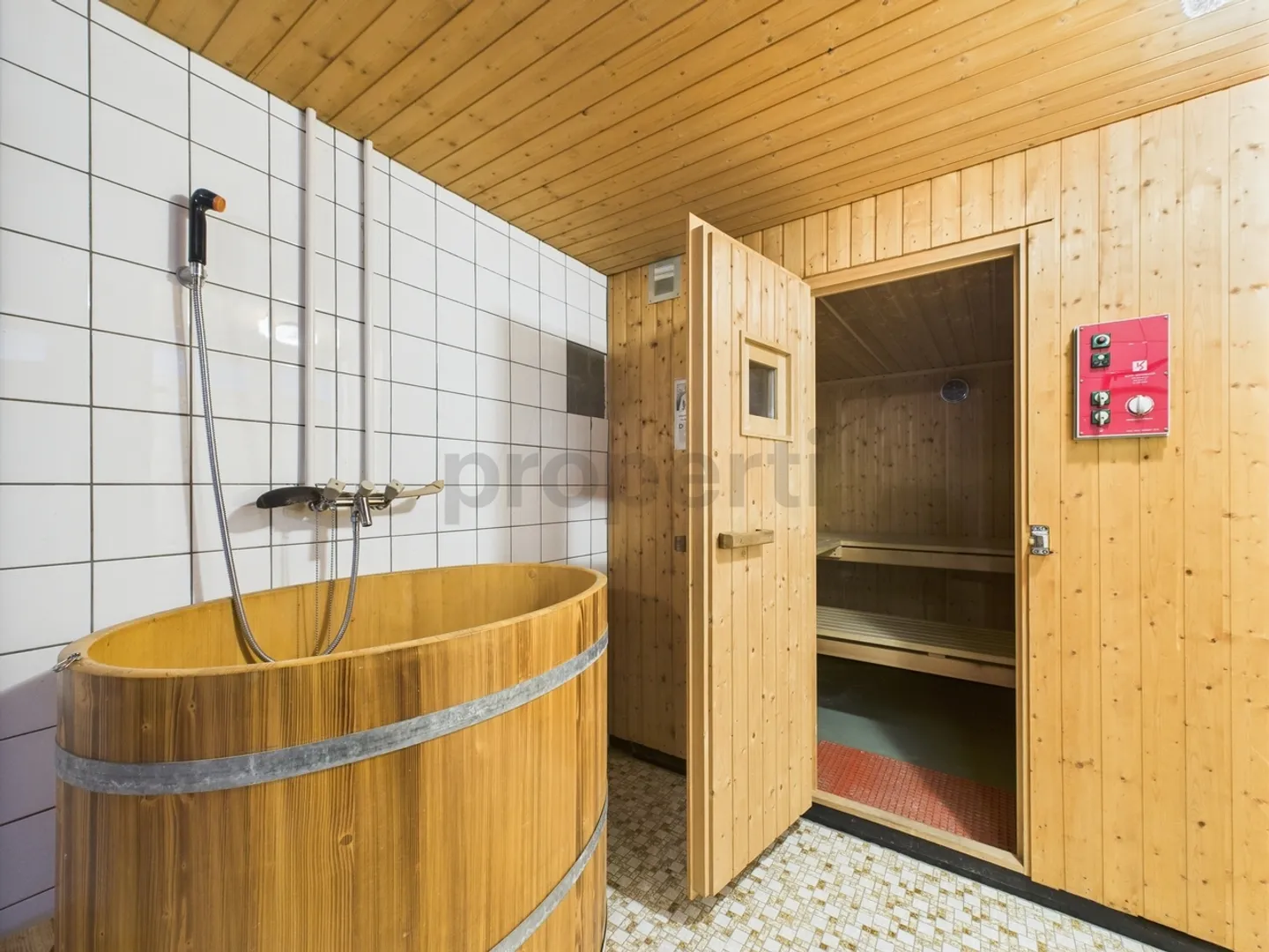 Attraktive 3-Zimmer-Wohnung mit Alpenblick, zwei Abstellräumen und Tiefgaragenstellplatz in Valens - Foto 11 von 13