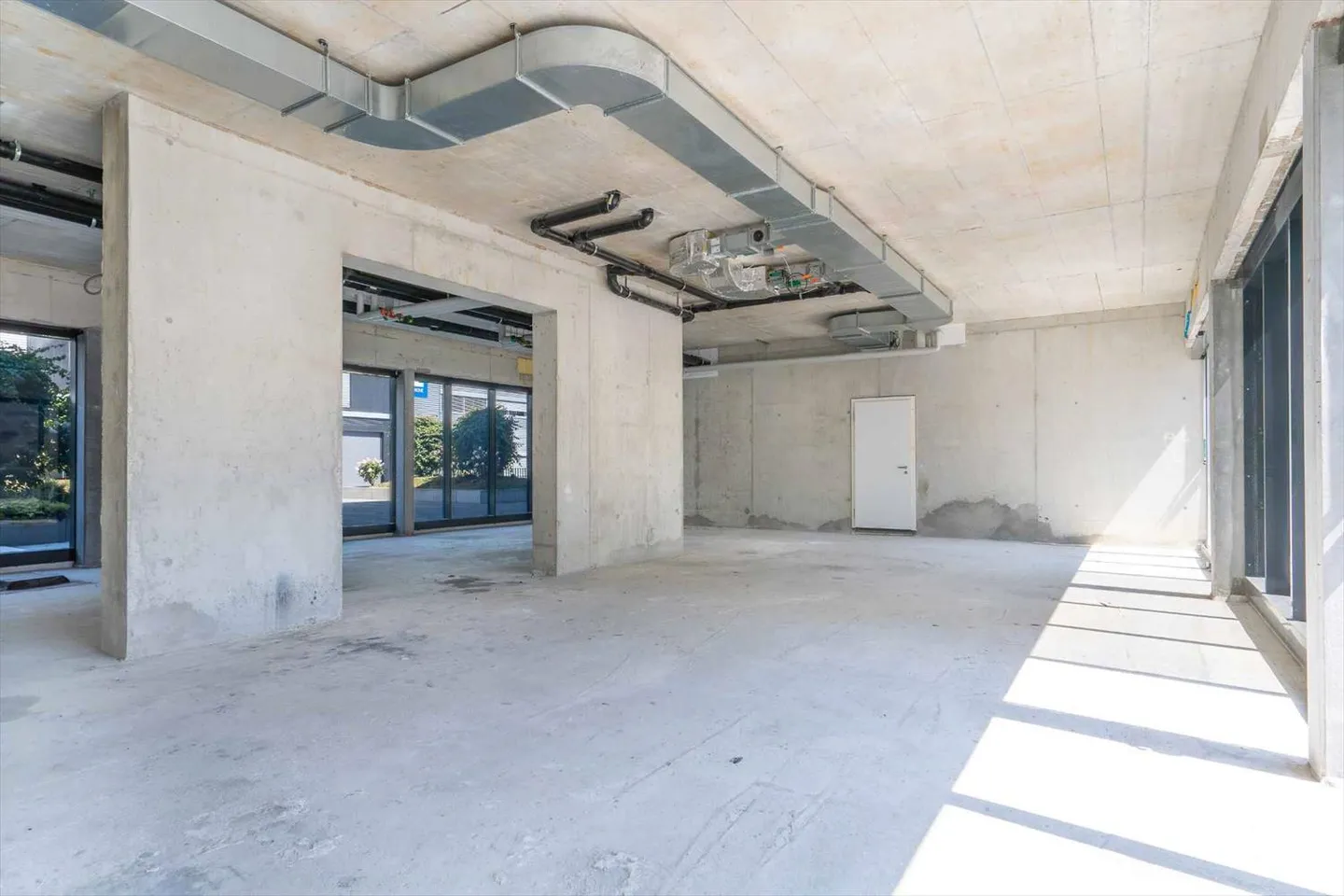 Bright arcade of 63 m² in a rapidly transforming neighborhood - Photo 5 of 5