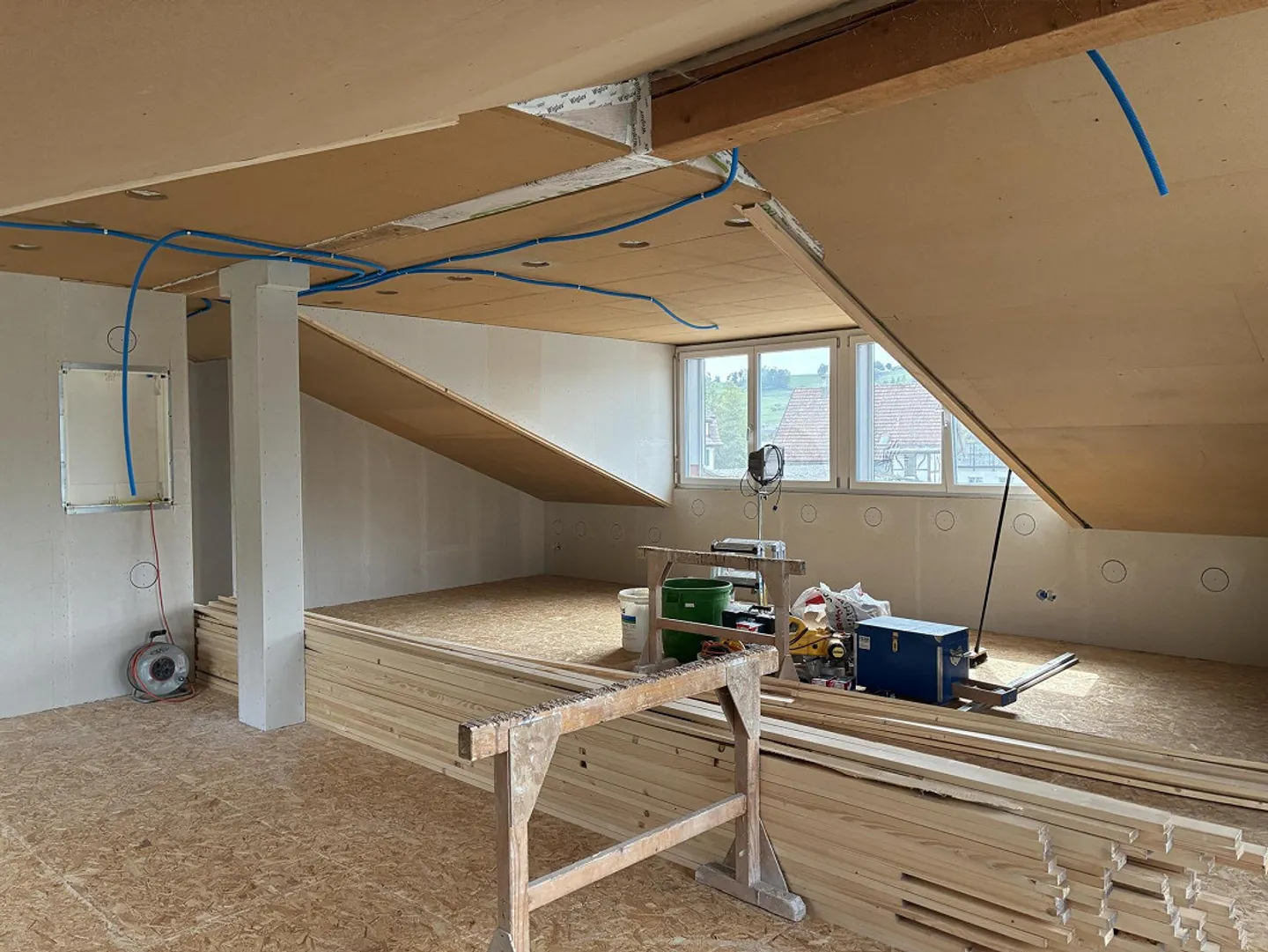 Residential and commercial property with carpentry near the train station - Photo 3 of 12