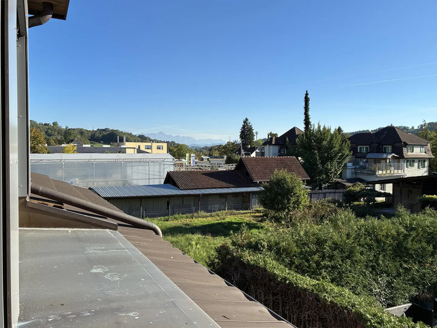 Residential and commercial property with carpentry near the train station - Photo 6 of 12