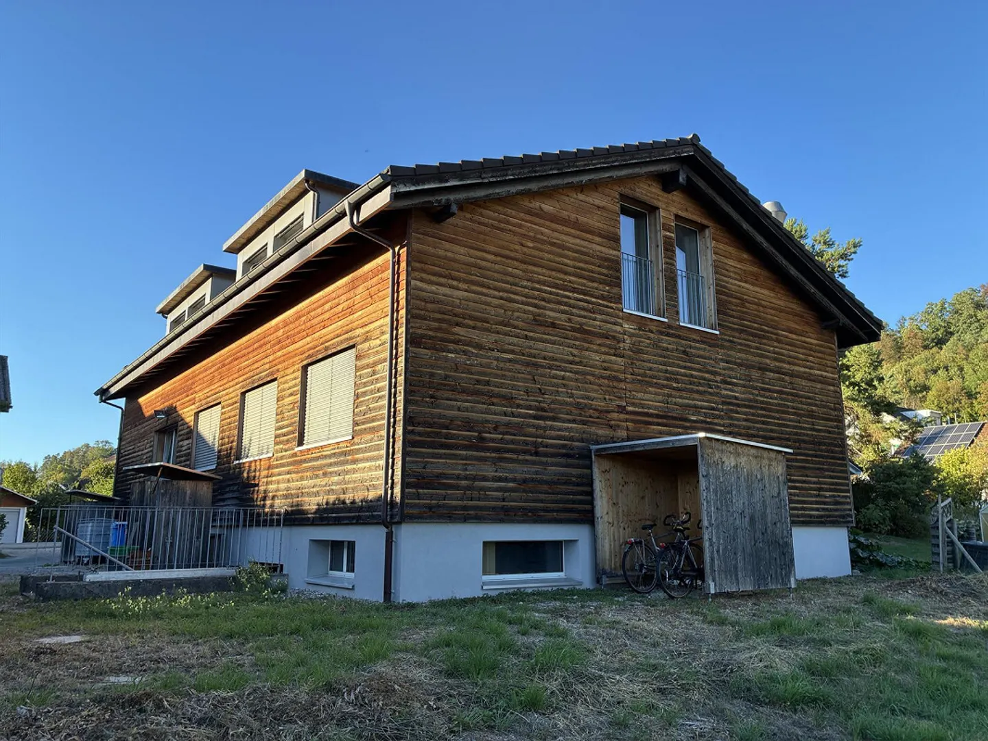 Residential and commercial property with carpentry near the train station - Photo 2 of 12