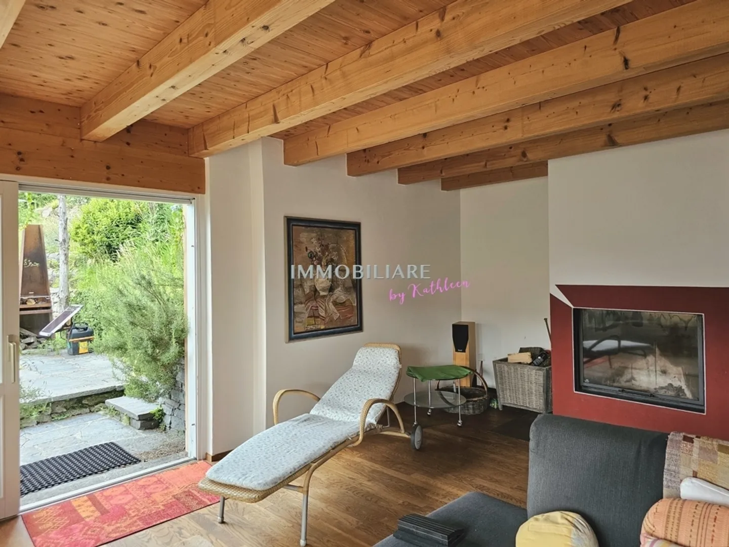 A special retreat amidst the vineyards: renovated Ticino house - Photo 10 of 13