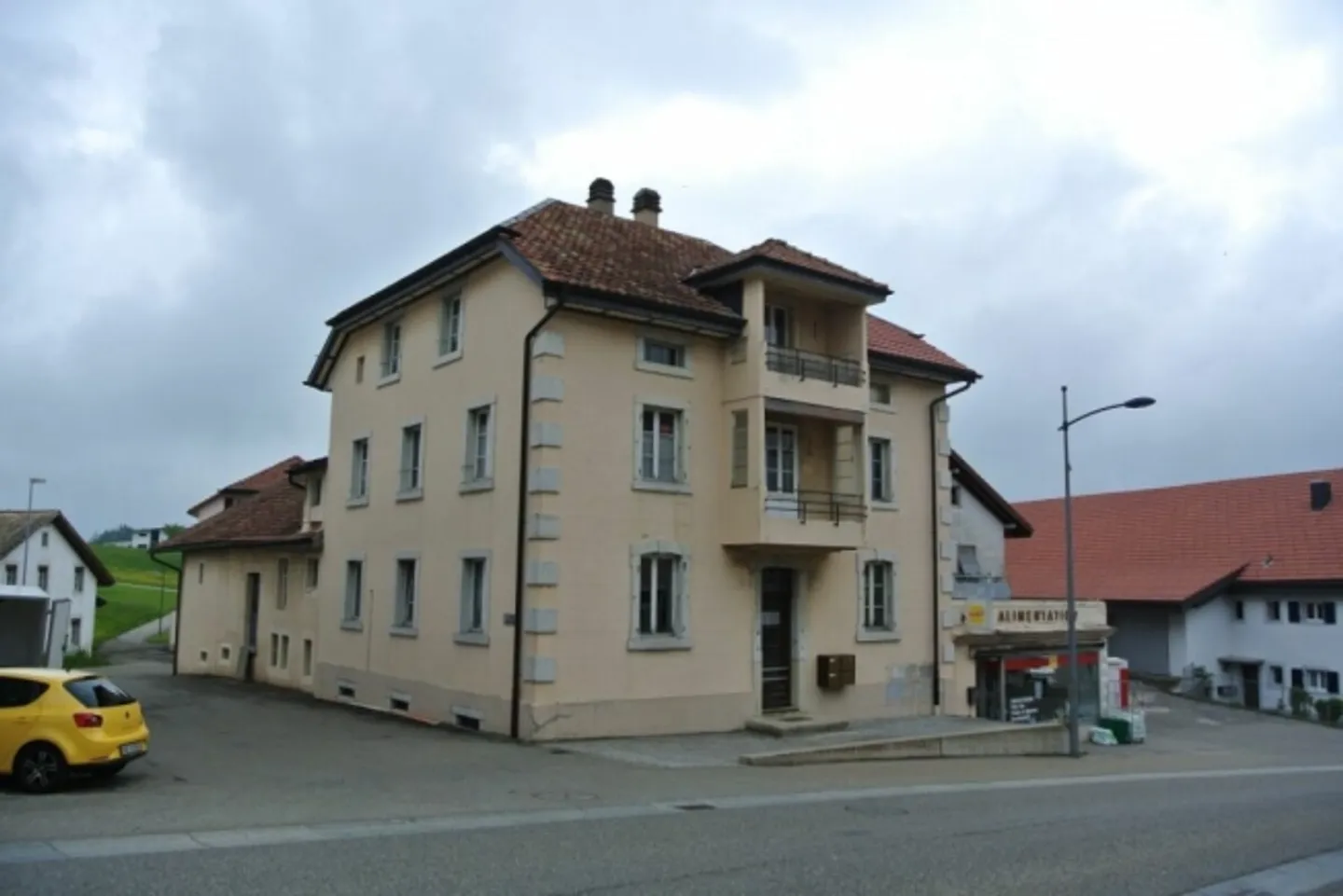 ATTRACTIVE DEPOT WITH RAMP AND ATTIC - IDEAL LOCATION ON THE MAIN ROAD - Photo 1 of 6