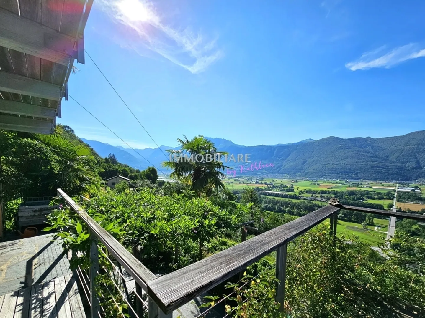 A special retreat amidst the vineyards: renovated Ticino house - Photo 5 of 13