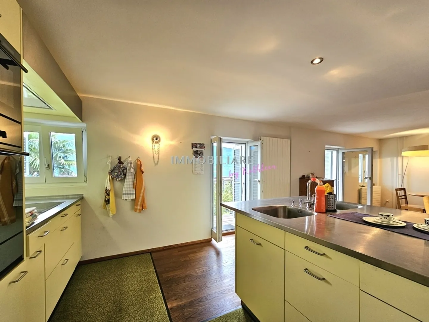 A special retreat amidst the vineyards: renovated Ticino house - Photo 6 of 13