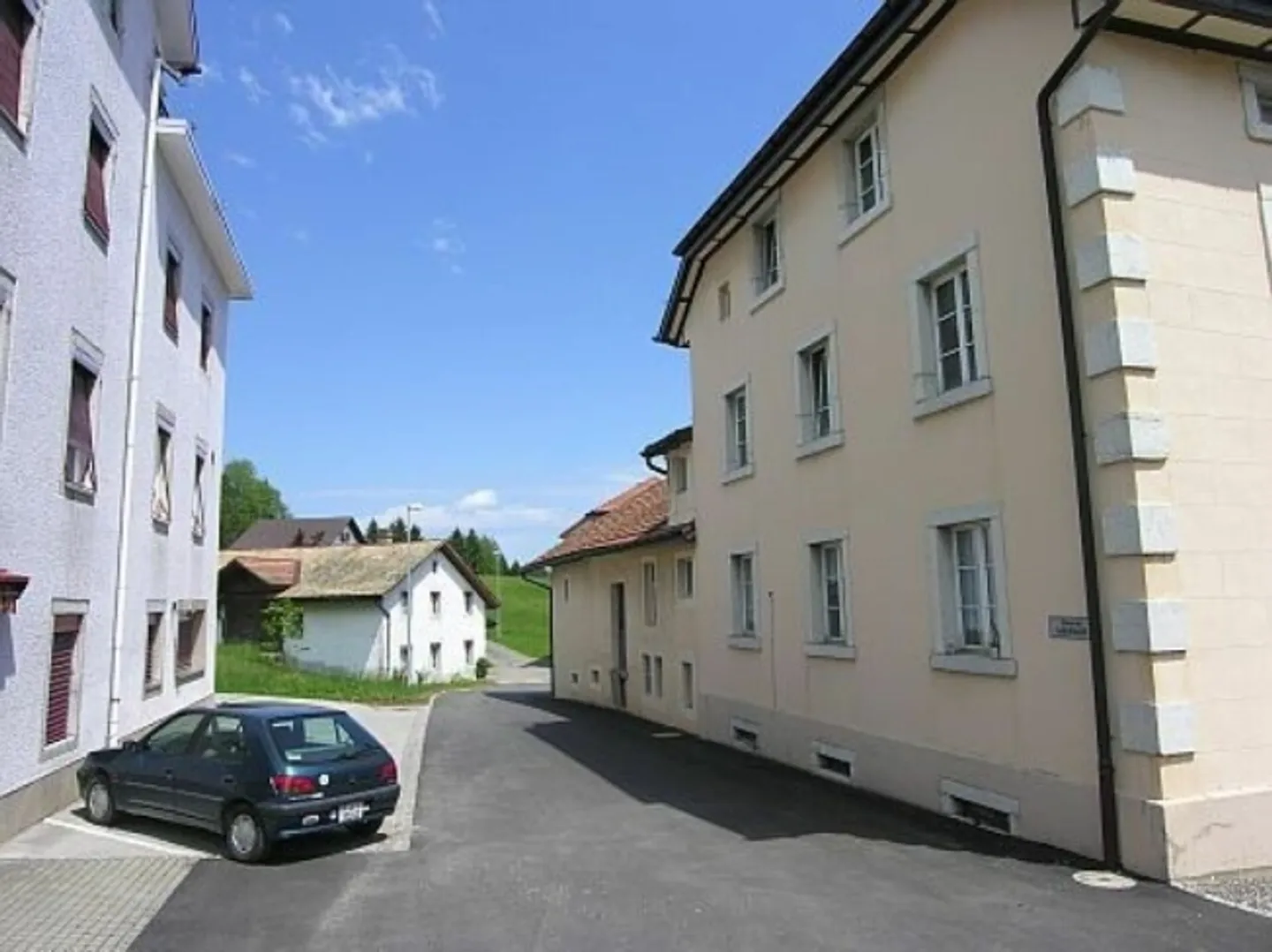 ATTRACTIVE DEPOT WITH RAMP AND ATTIC - IDEAL LOCATION ON THE MAIN ROAD - Photo 2 of 6