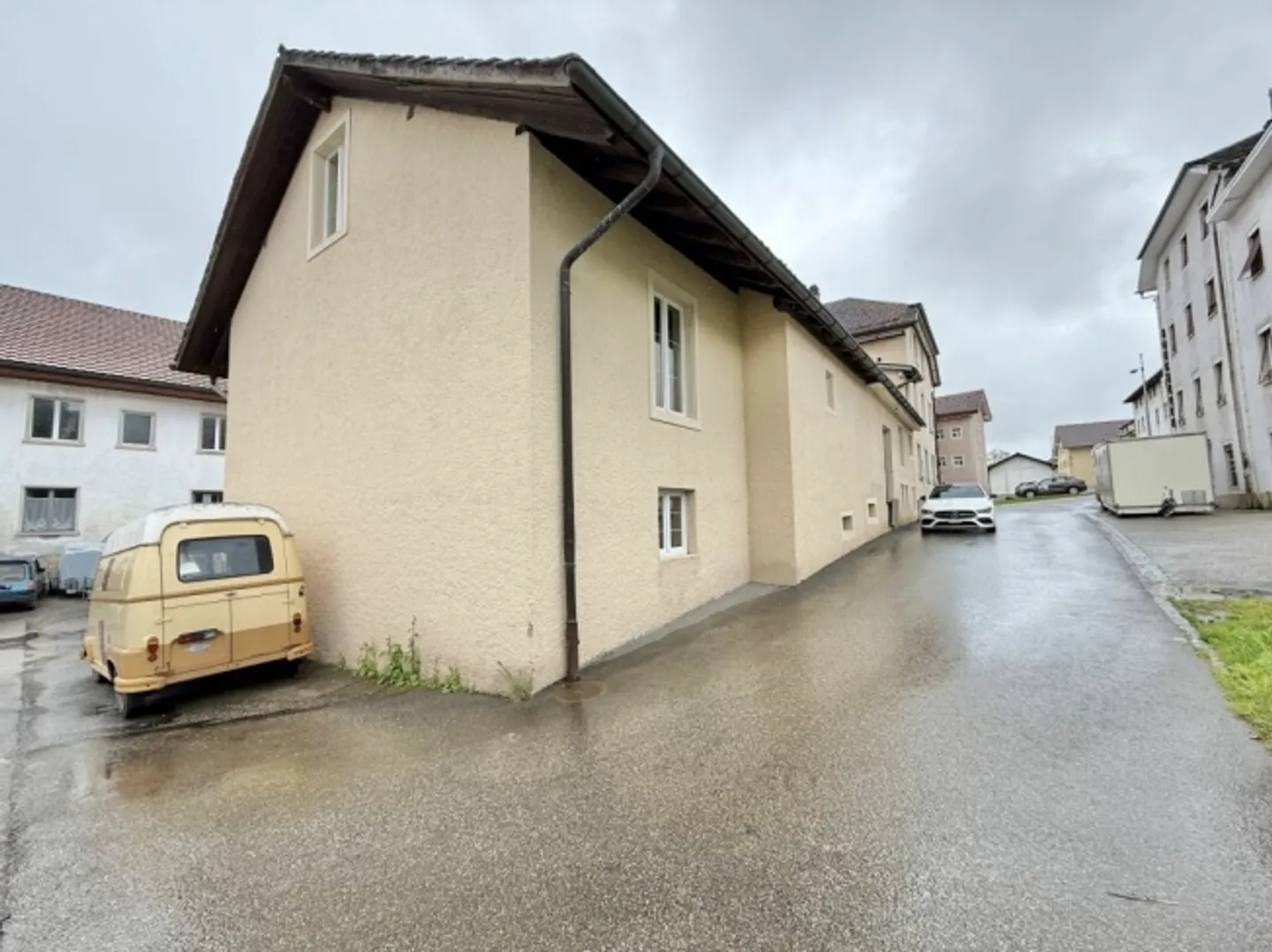 ATTRACTIVE DEPOT WITH RAMP AND ATTIC - IDEAL LOCATION ON THE MAIN ROAD - Photo 4 of 6