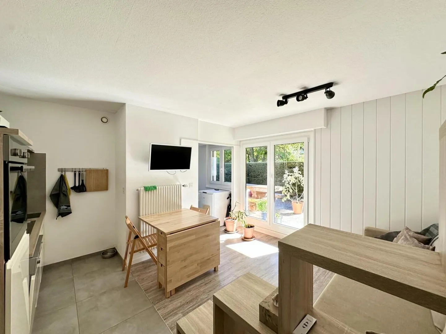 Charming 2.5 rooms with large terrace - Photo 2 of 8