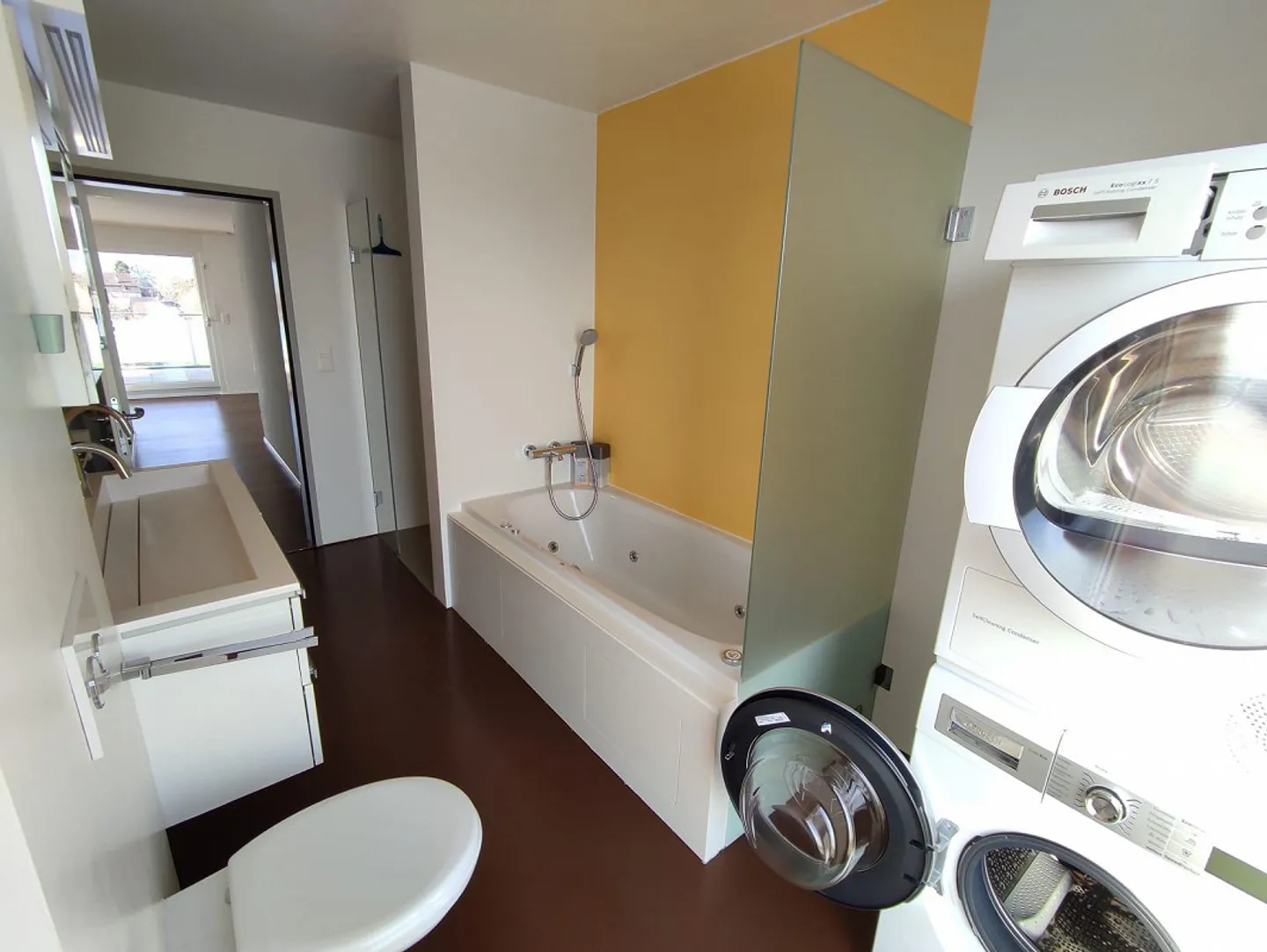 Attractive multi-family house with 8 high-quality apartments - Photo 6 of 12