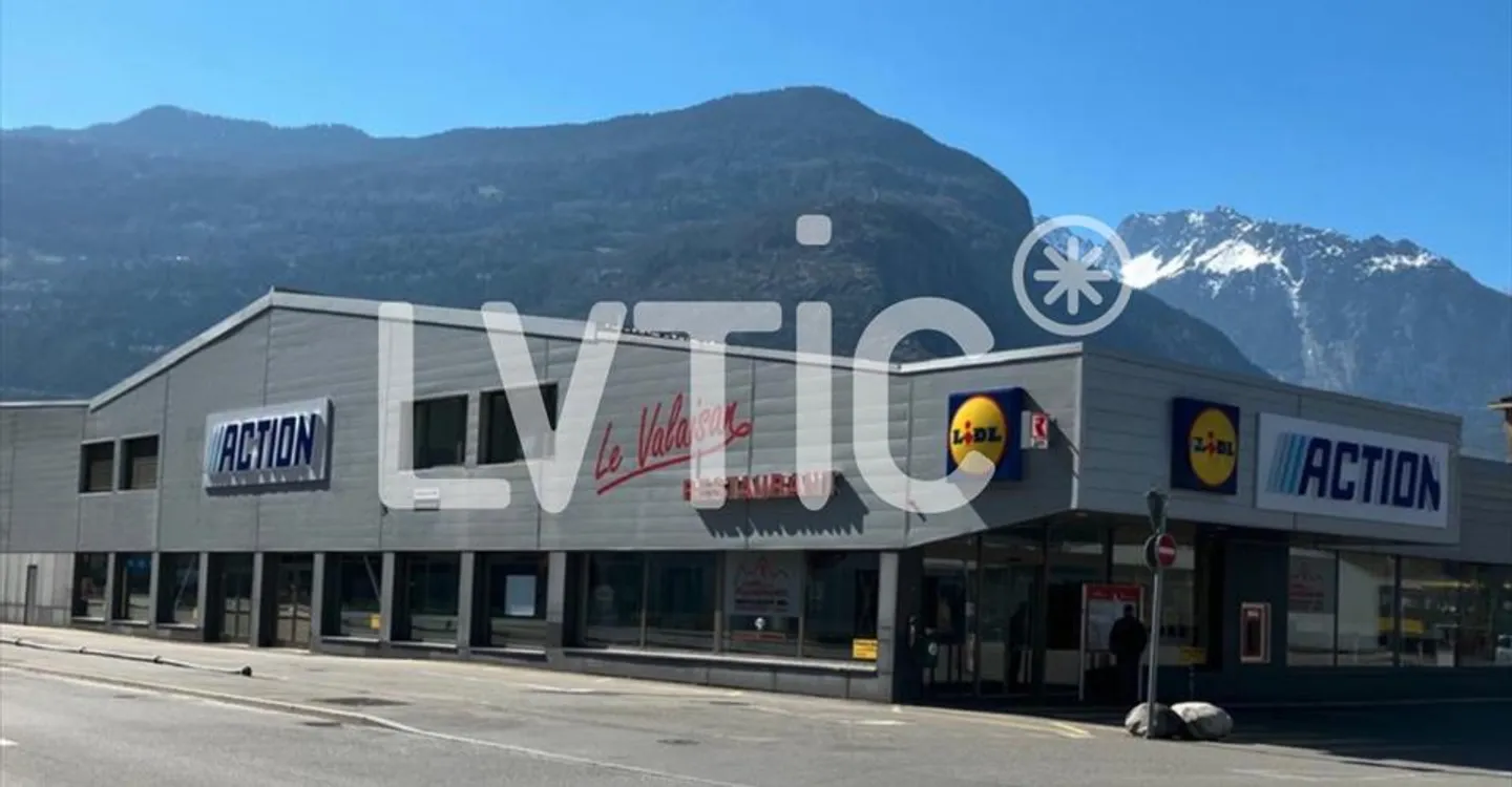 Mixed-use building for rent - Photo 5 of 8