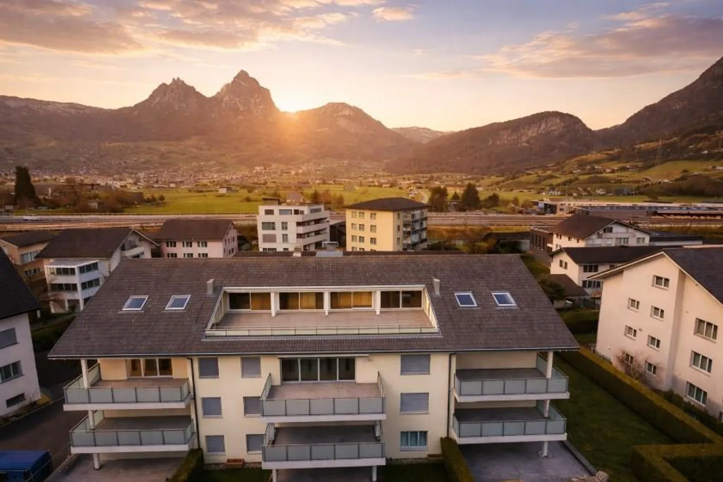 Penthouse with 198 m² living space & 91 m² terrace – Brunnen - Photo 1 of 9