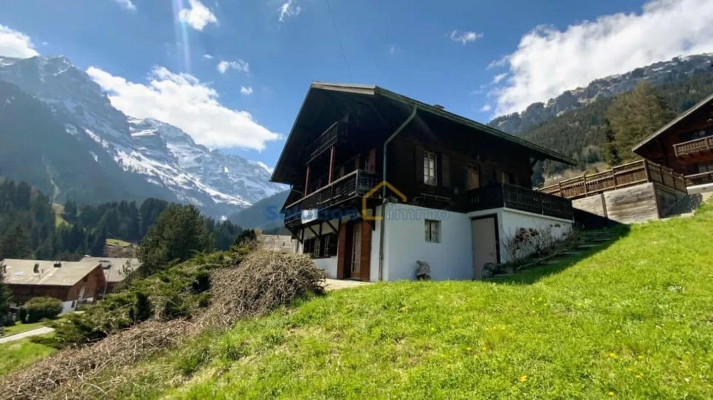 Grande chalet di 8 stanze vicino al centro - Foto 3 di 13