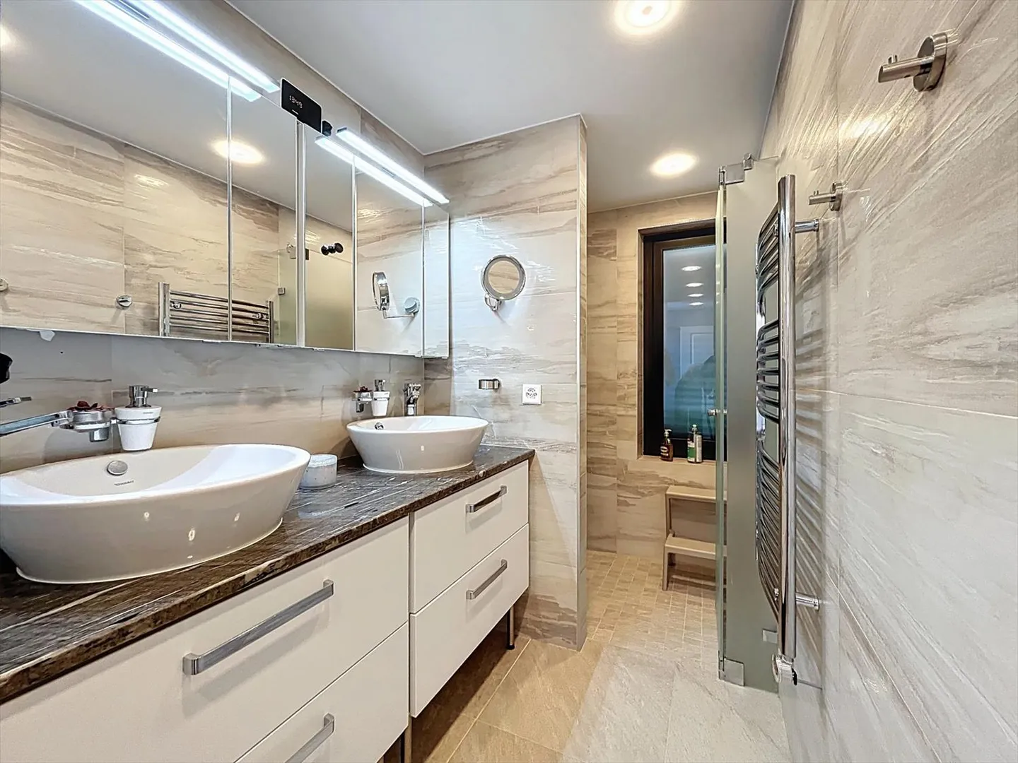 Magnifica villa con vista mozzafiato sul lago - Foto 12 di 13