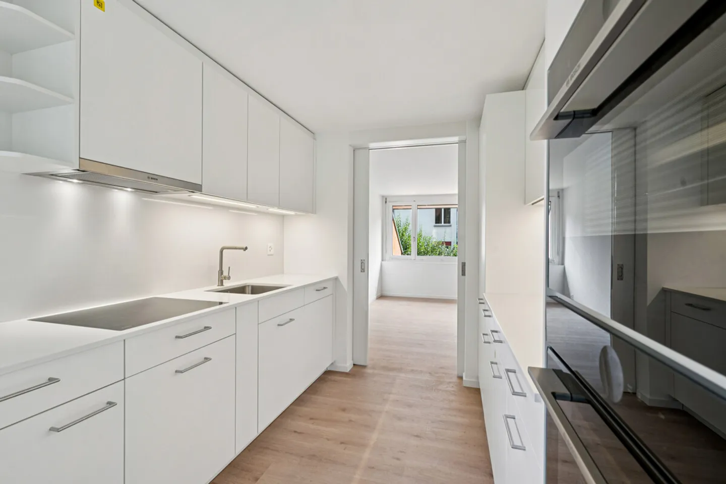 Spacious End Row House with Garden in Zurich Witikon - Photo 4 of 9