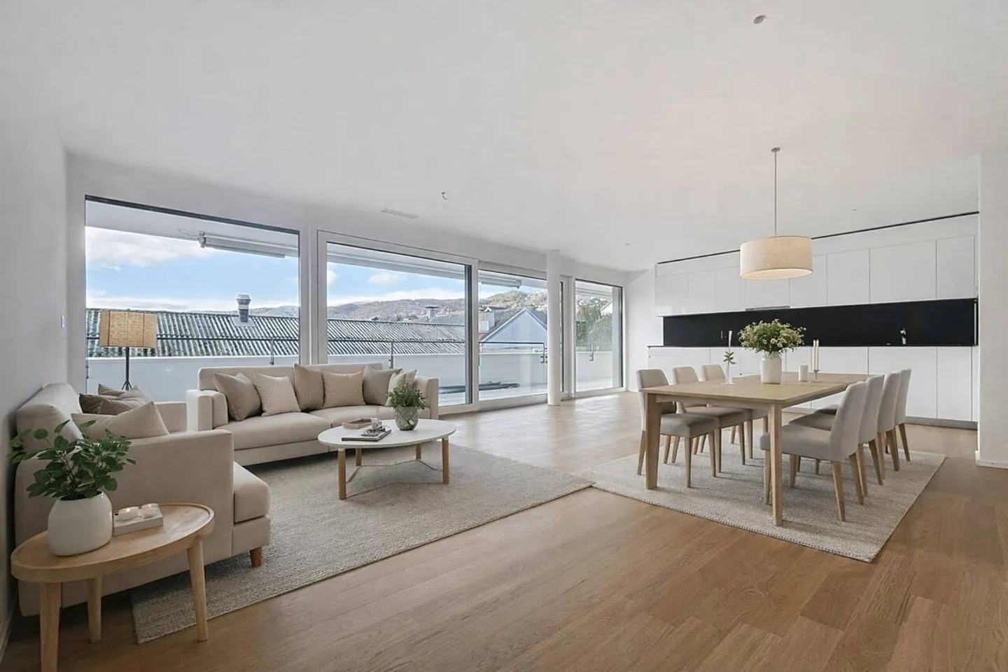 Apartment with 4.5 rooms and covered balconies - Photo 10 of 12