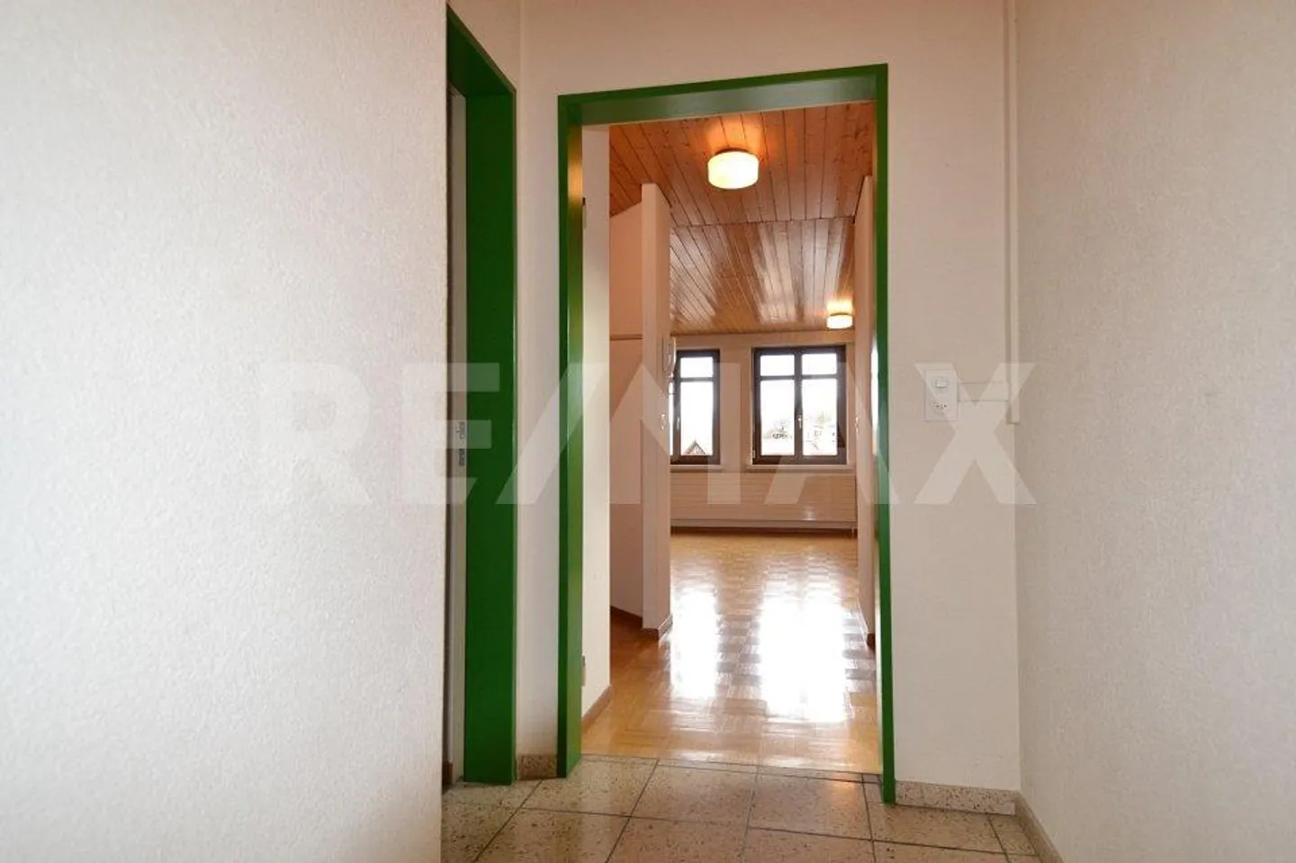 Appartement sous les combles de 2 pièces confortable - Photo 2 sur 10