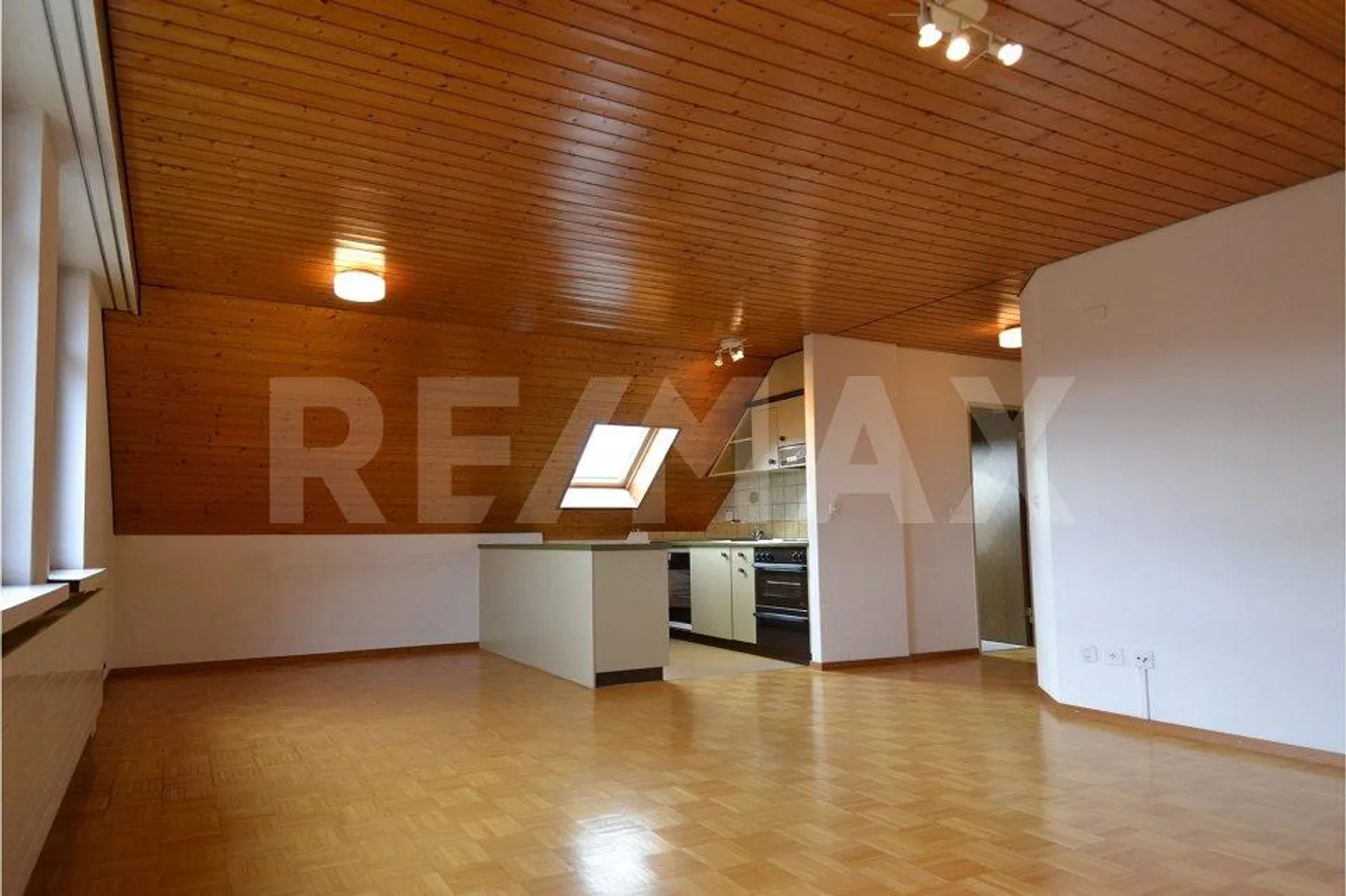 Appartement sous les combles de 2 pièces confortable - Photo 3 sur 10