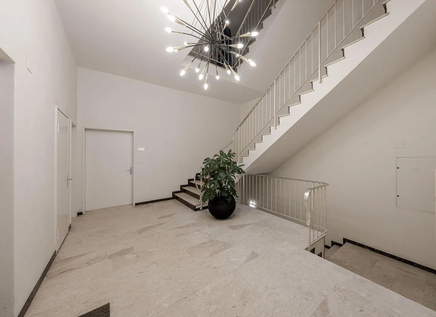 Your new office in the Neustadt district! - Photo 2 of 7