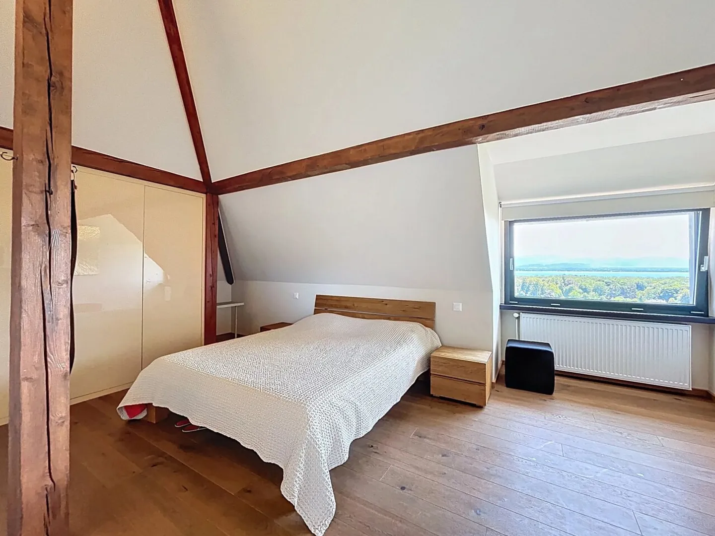 Wunderschöne Villa mit atemberaubendem Blick auf den See - Foto 11 von 13