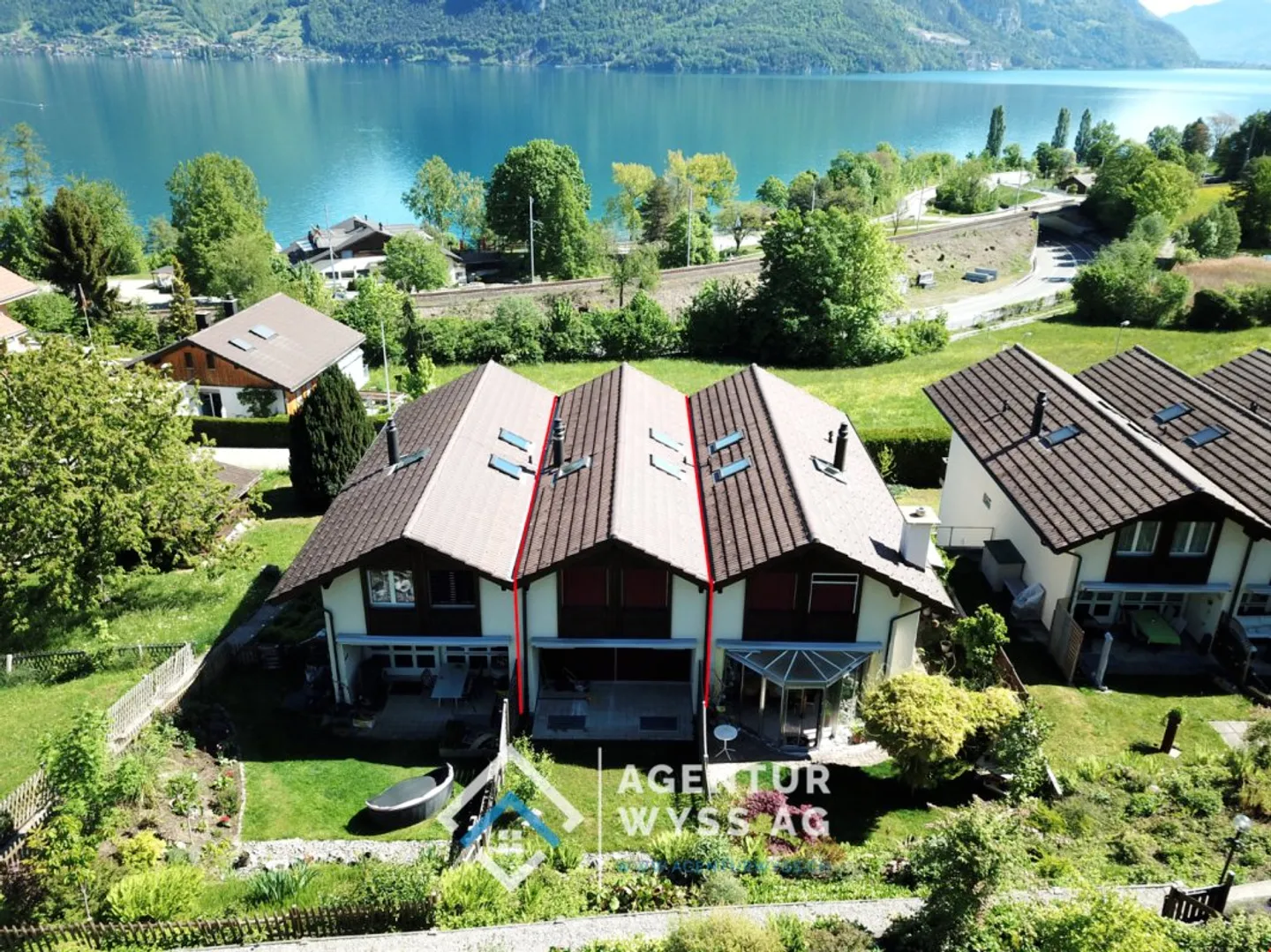 Incantevole Casa a Schiera con Vista Lago - Foto 3 di 11