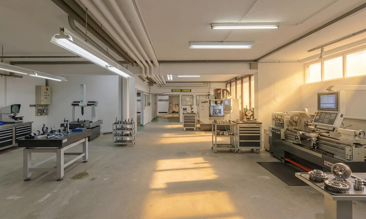 GRANDE ESPACE ARTISANAL/COMMERCIAL 7.5 PIÈCES À BALERNA - Photo 7 sur 9
