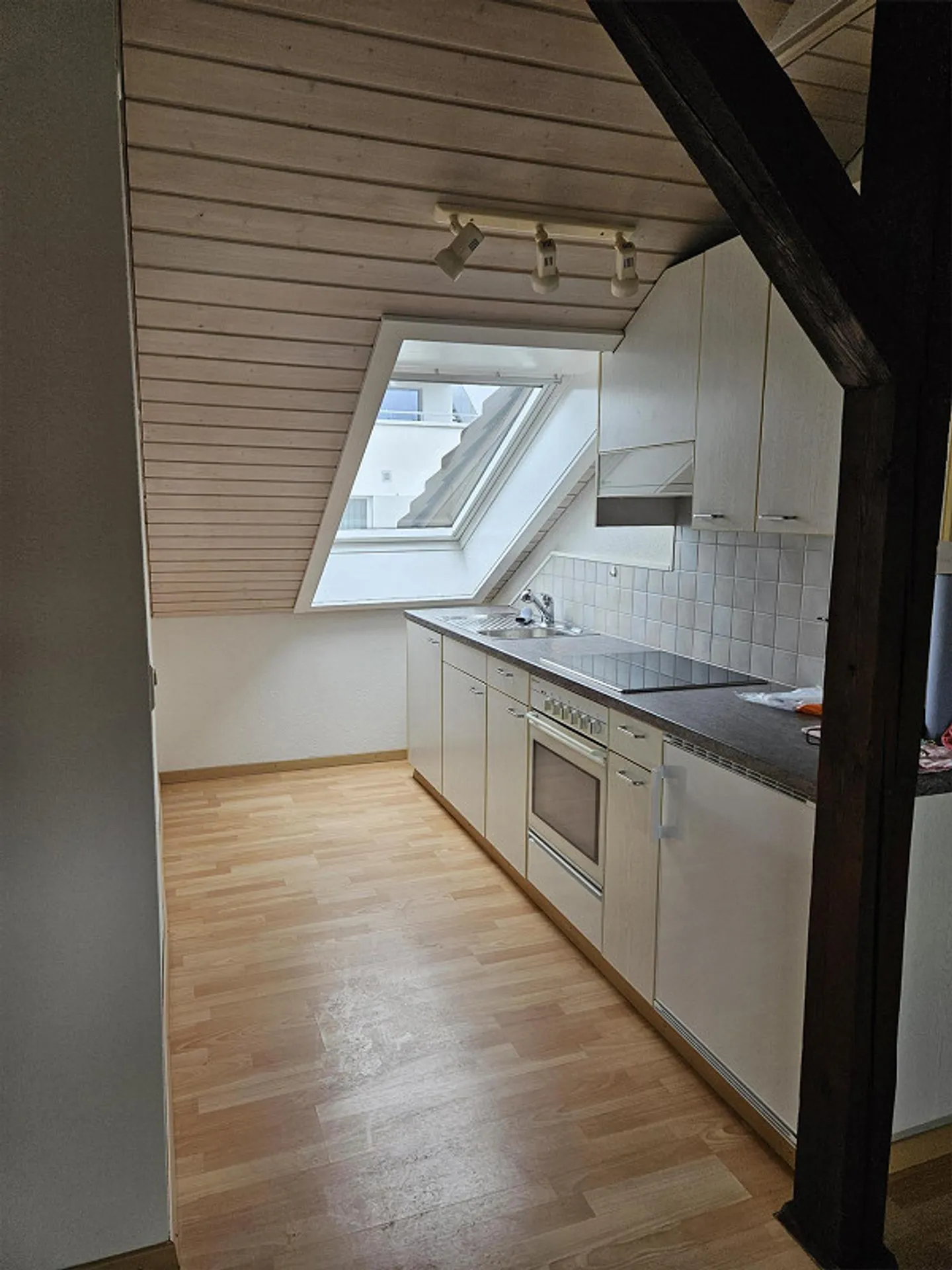 1 1/2 room attic apartment for singles - Photo 1 of 8