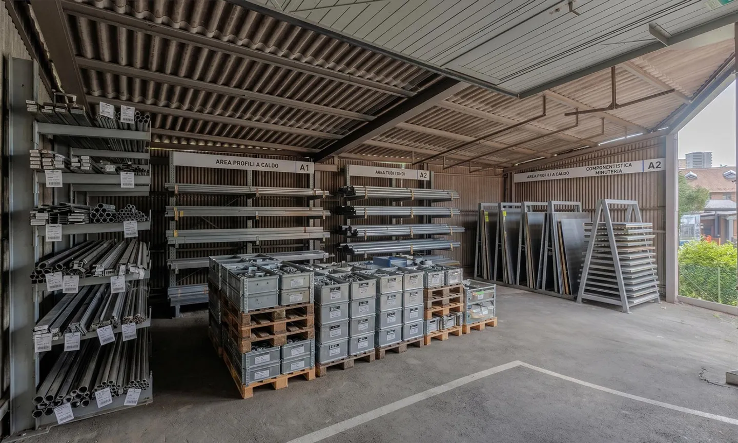 GRANDE ESPACE ARTISANAL/COMMERCIAL 7.5 PIÈCES À BALERNA - Photo 8 sur 9
