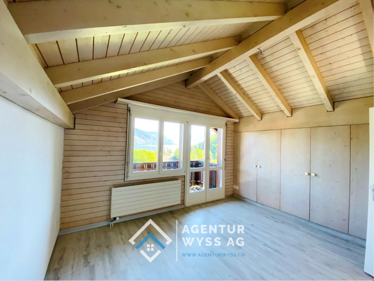 Incantevole Casa a Schiera con Vista Lago - Foto 8 di 11