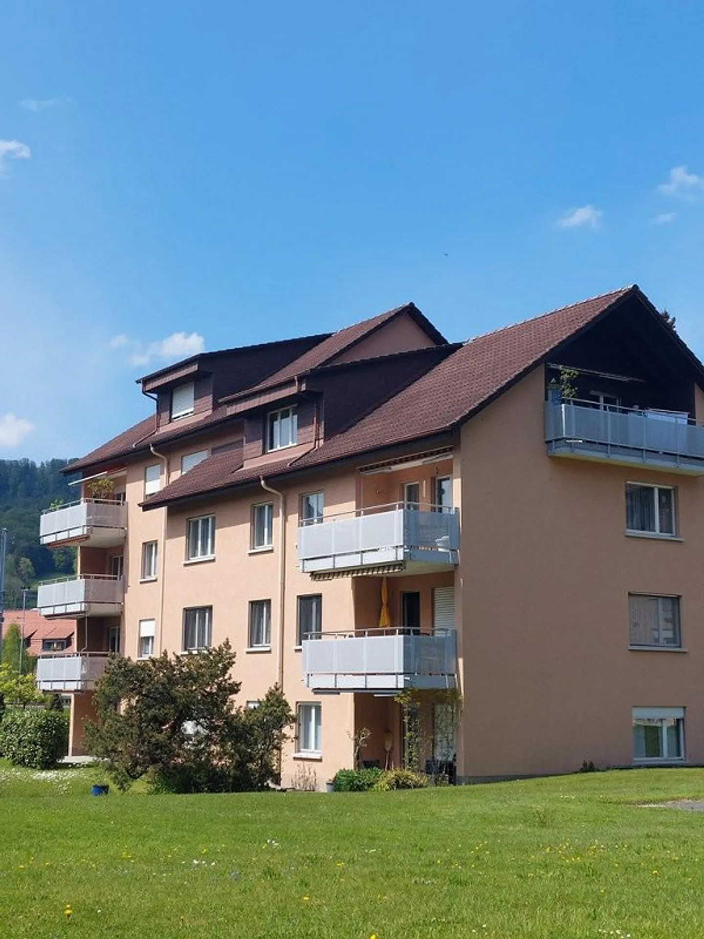 Penthouse dans un emplacement calme et verdoyant à Malters - Photo 1 sur 7