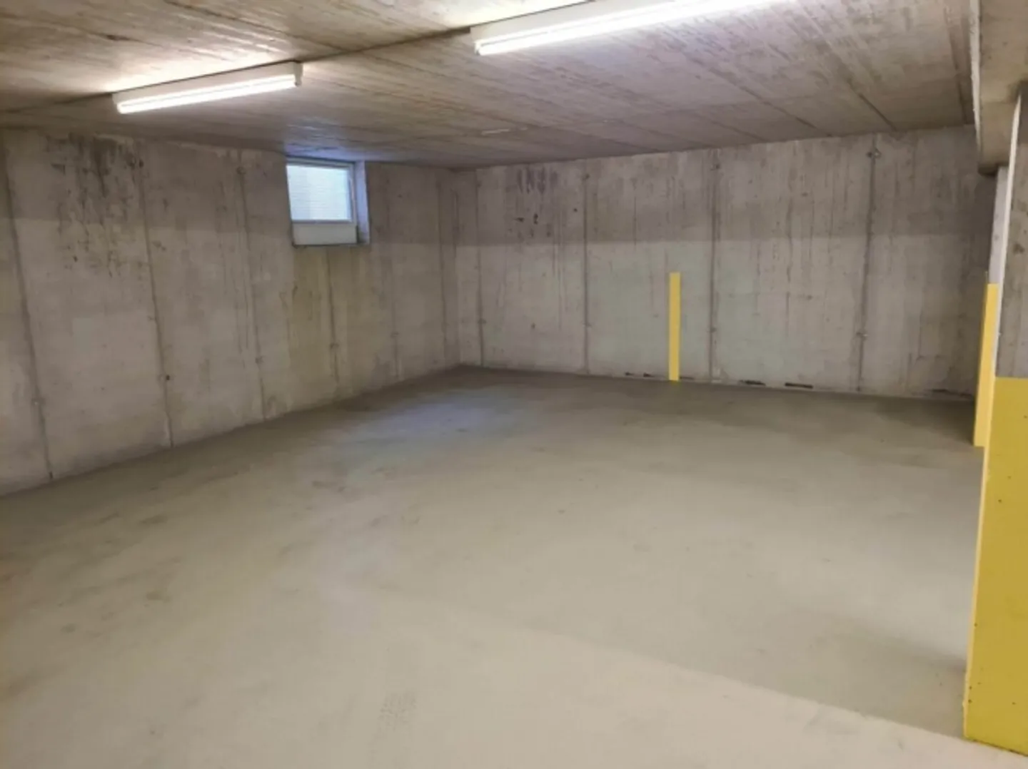 Posto auto sotterraneo in affitto vicino alla stazione (senza opzione di ricarica!) - Foto 2 di 3