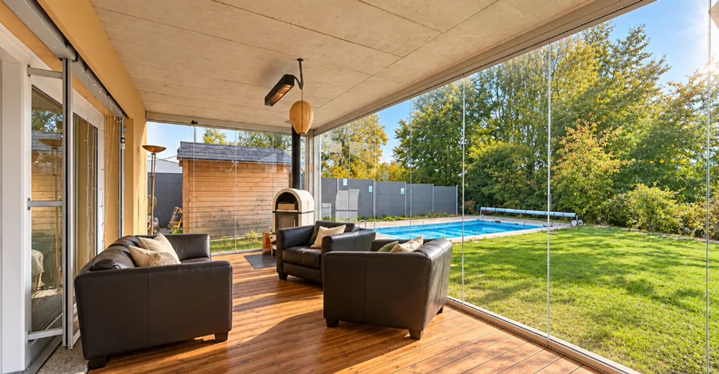 Villa contemporanea con piscina e giardino privato - Foto 5 di 13
