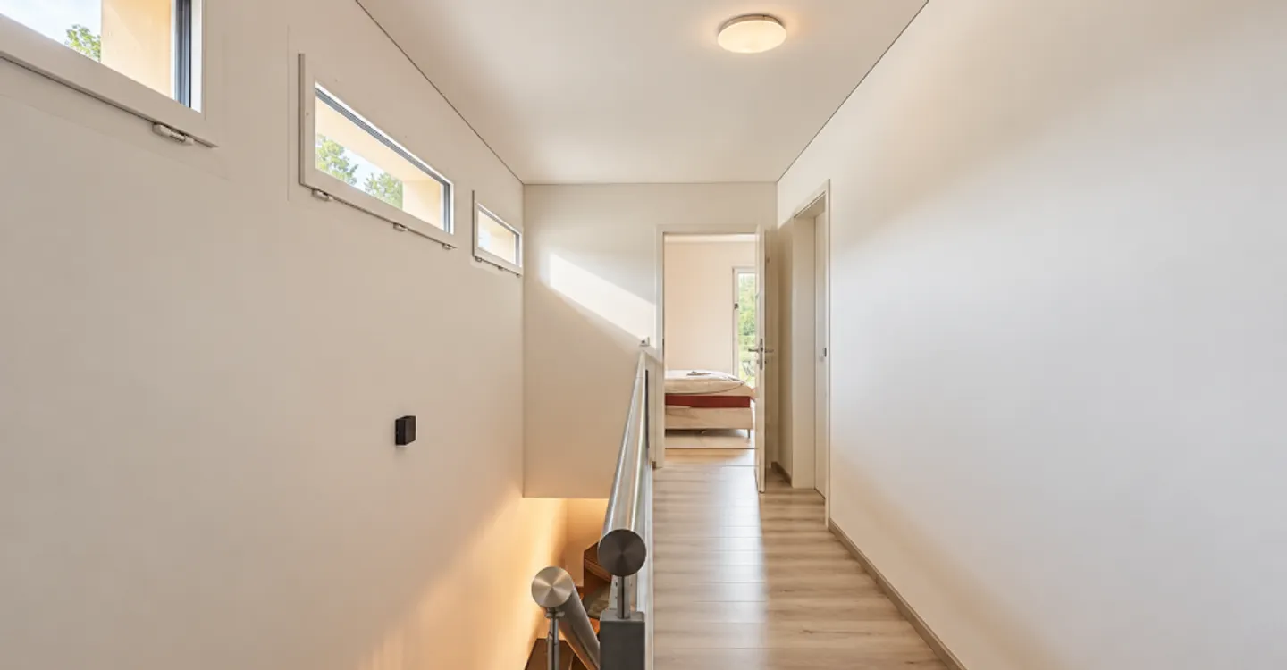 Villa contemporanea con piscina e giardino privato - Foto 9 di 13