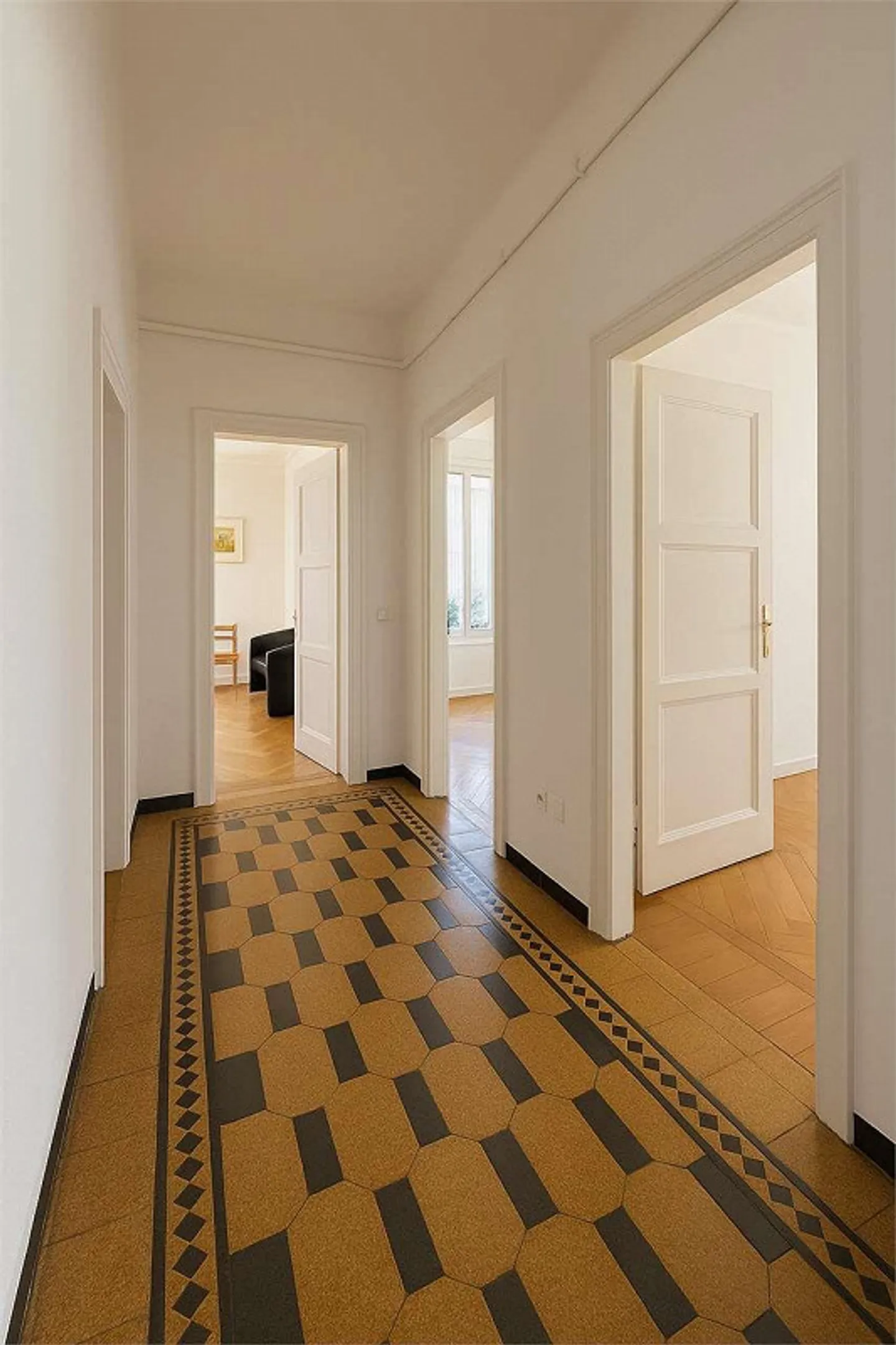 Spacious 4.5-room apartment in Massagno in residential area - Photo 1 of 10