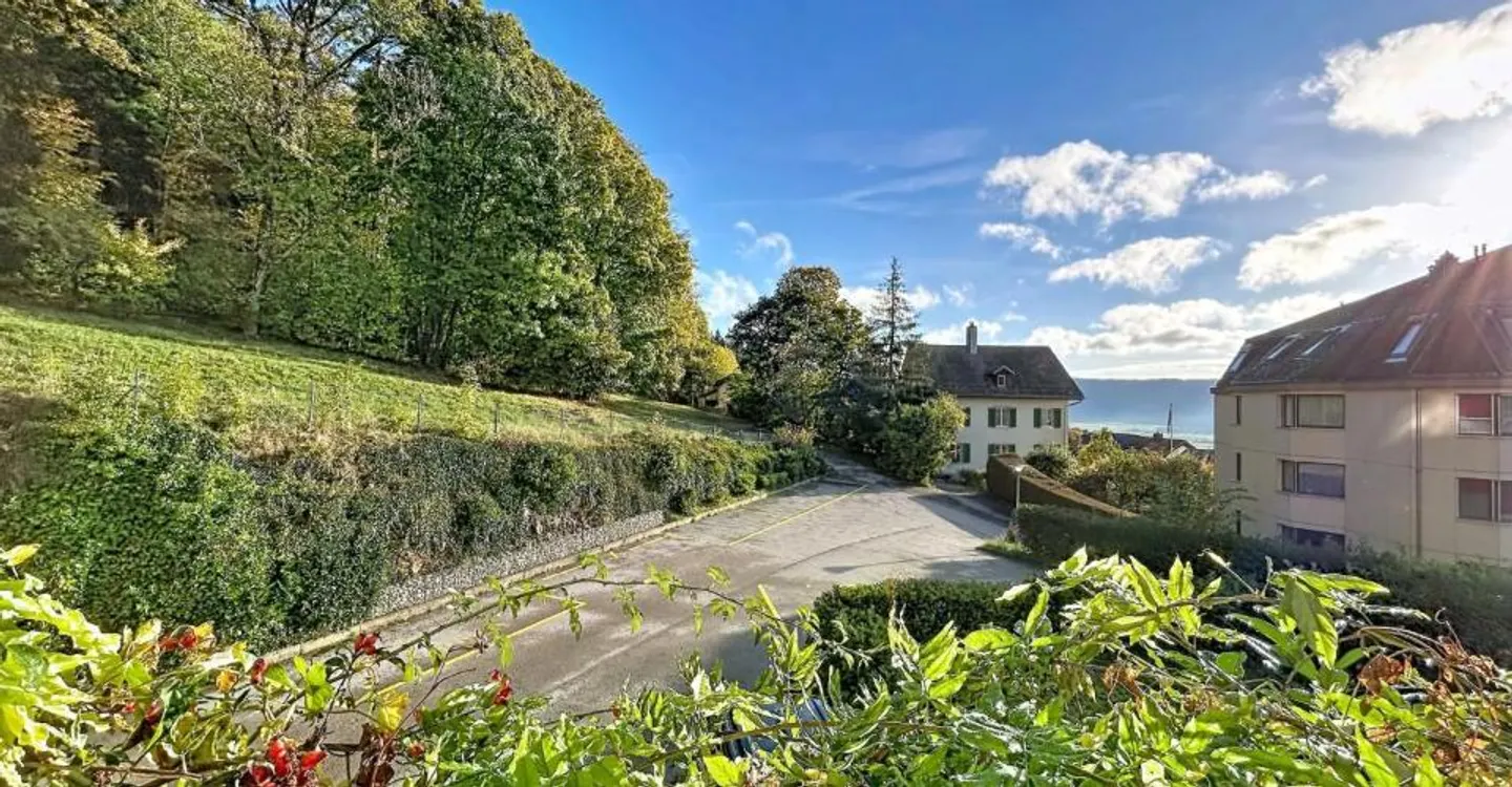 4,5 Zimmer mit Garten und separatem Eingang - Foto 1 von 10