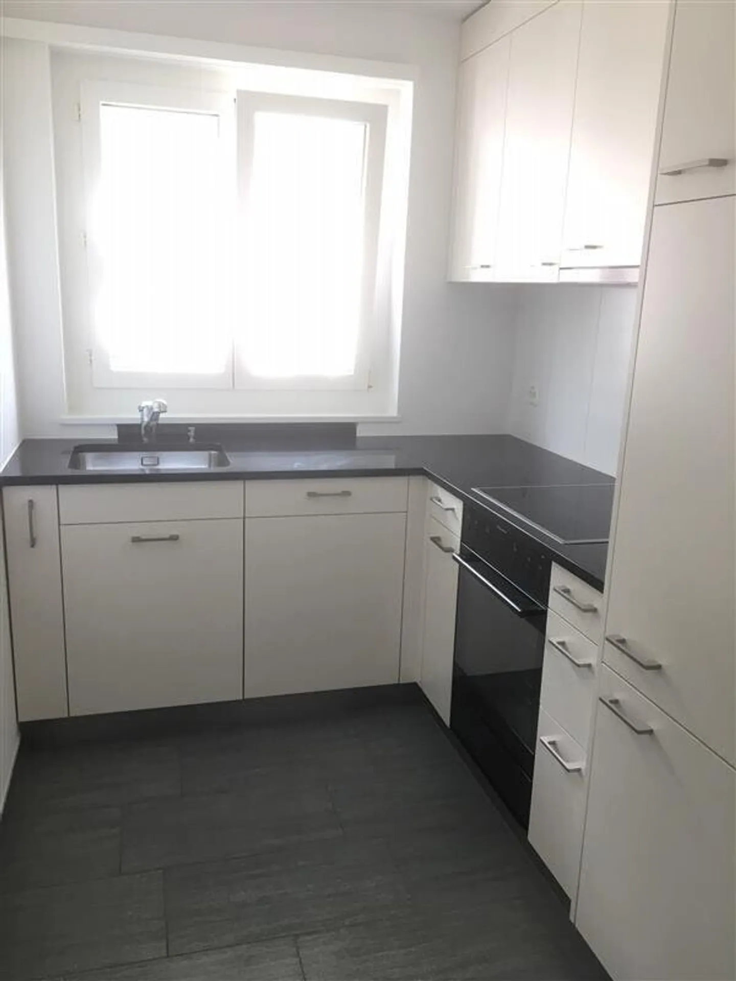 Appartamento di 2 stanze in una posizione soleggiata e tranquilla - Foto 2 di 6