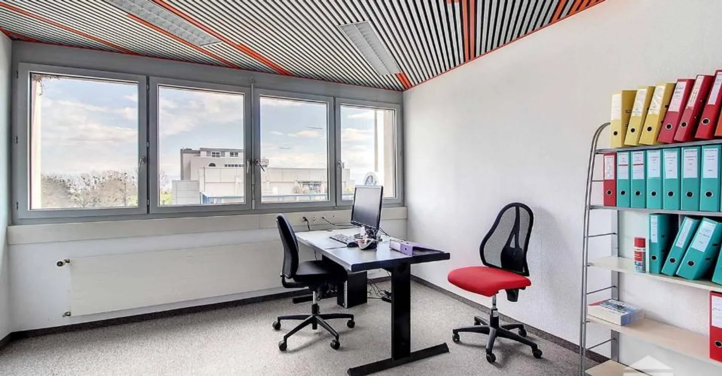 Commercial Space in Industrial Zone - Photo 8 of 11