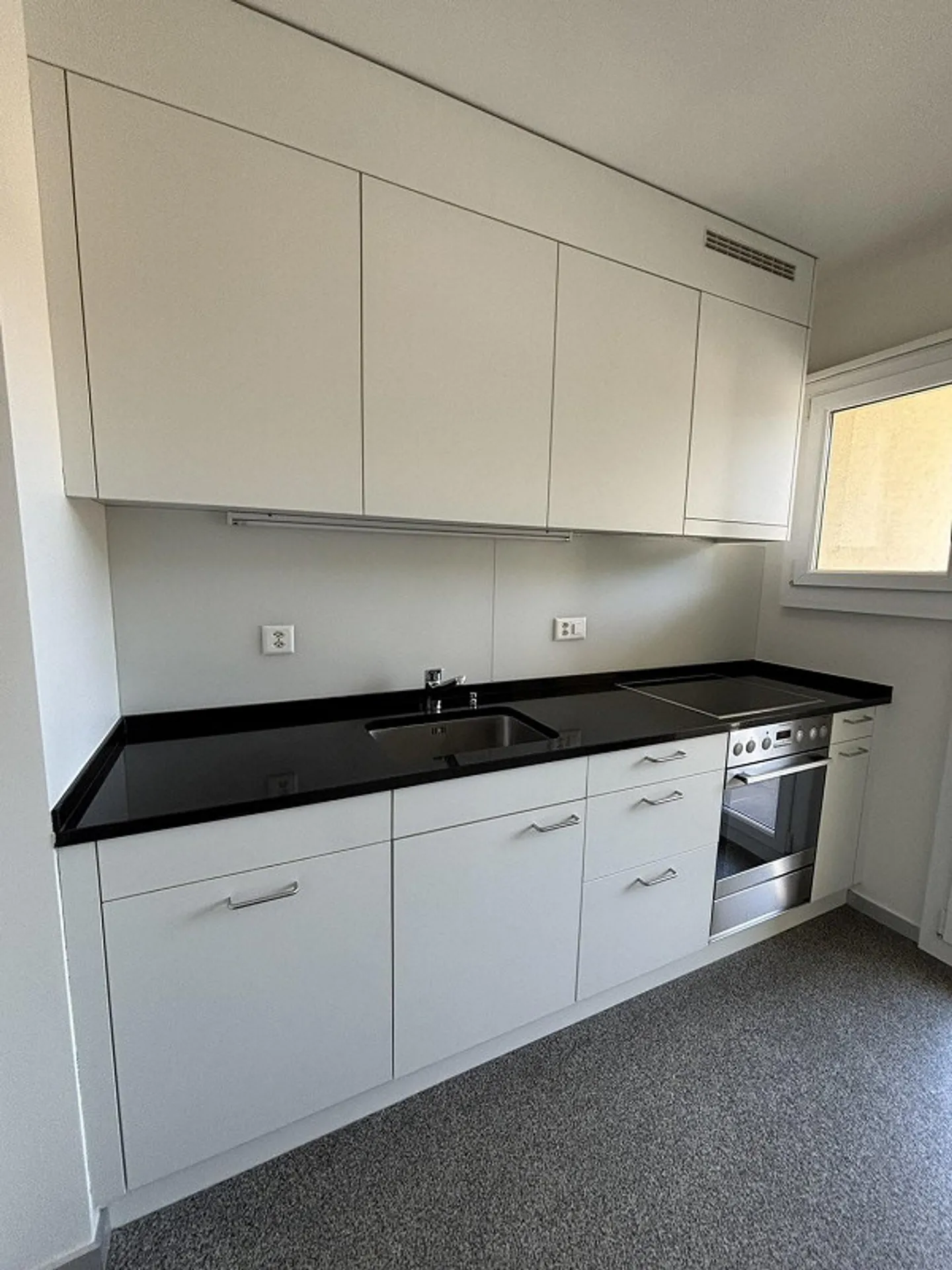 À louer : un appartement de 4 pièces dans un emplacement central à Oberdorf au 2ème étage - Photo 2 sur 13