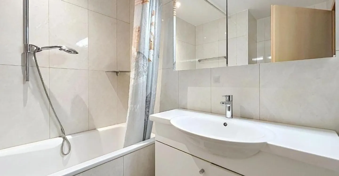 4,5 Zimmer mit Garten und separatem Eingang - Foto 9 von 10