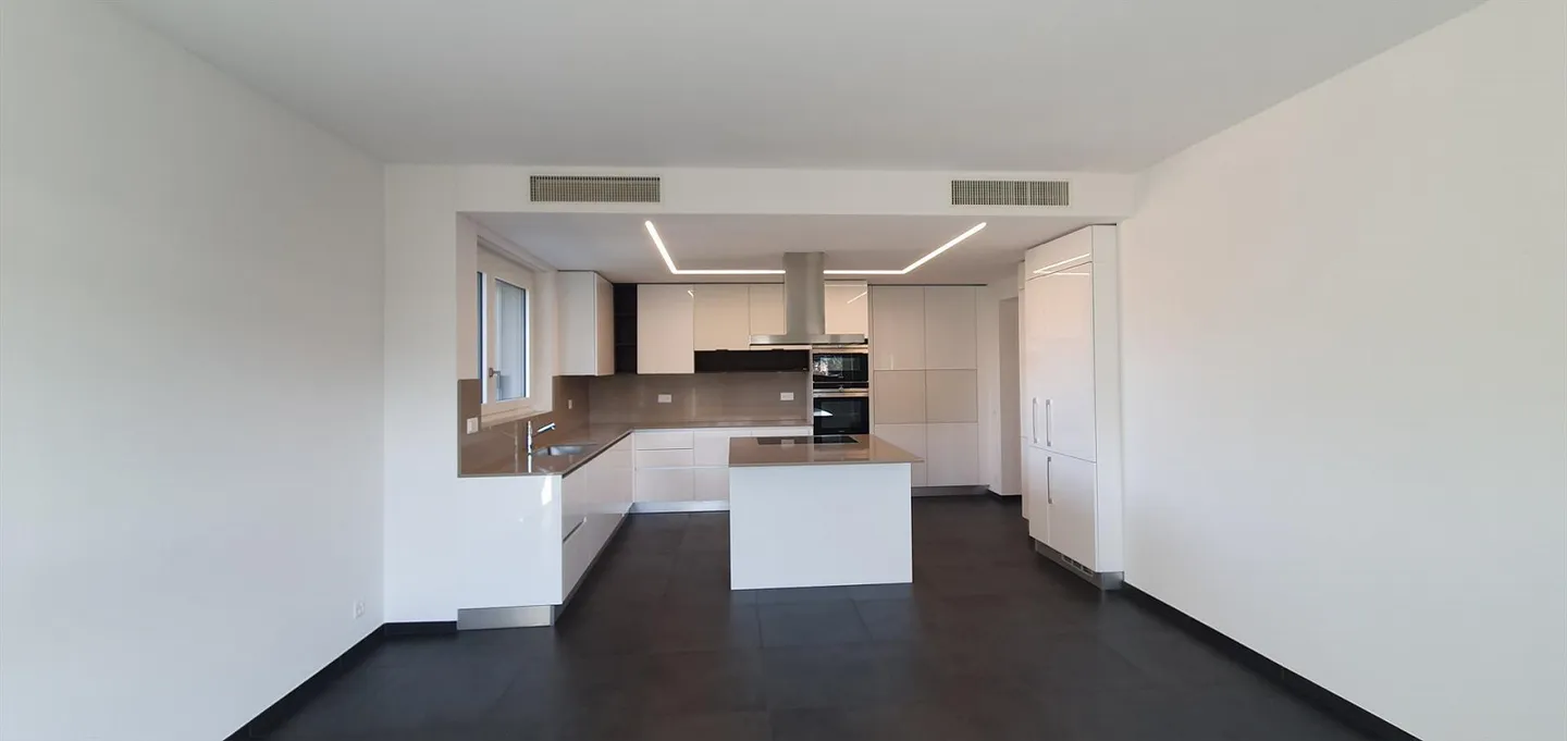 Prestigious luxury penthouse with unparalleled 360° view! - Photo 2 of 16