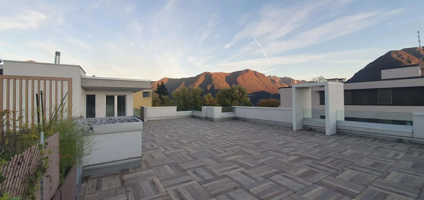Prestigious luxury penthouse with unparalleled 360° view! - Photo 5 of 16