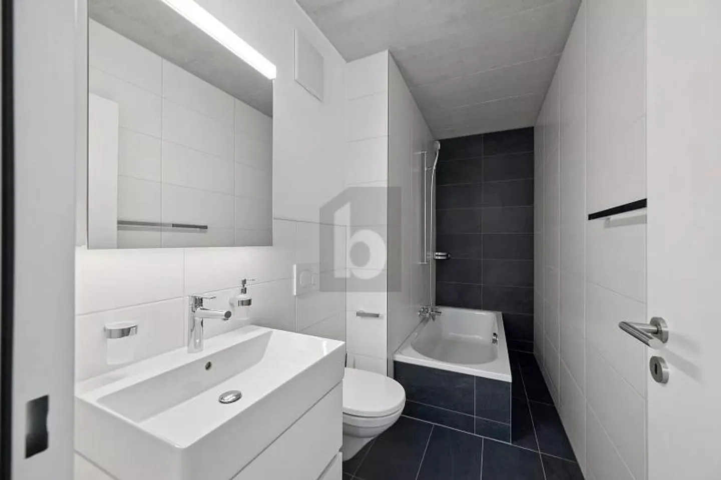 ERSTBEZUG! LUXURIÖS UND MODERN MIT BALKONEN! - Foto 5 von 6