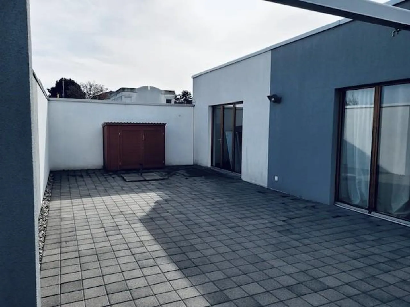 Gebäude mit 2 Wohnungen und 1 privatem Büro - Foto 3 von 21