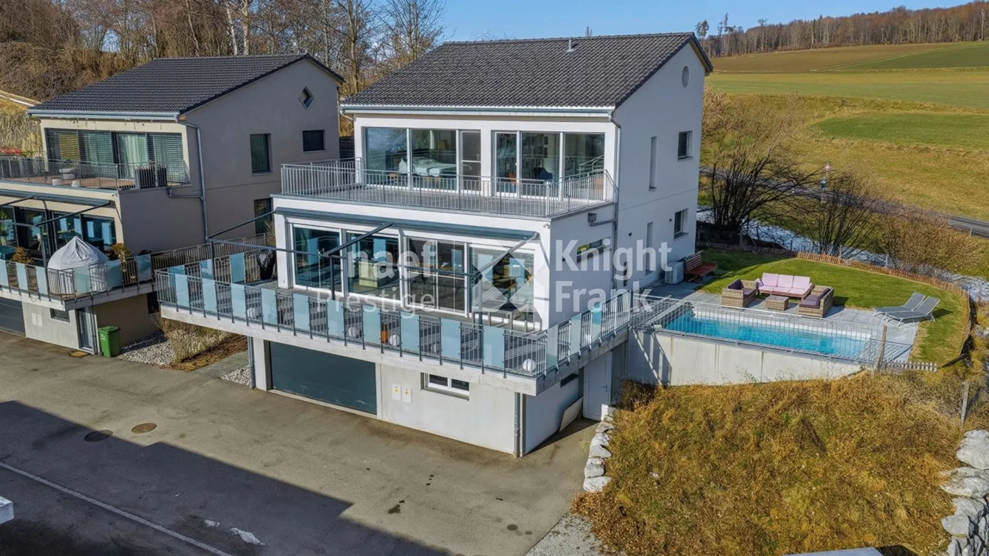 Beautiful 7-room single-family house with a free view of the countryside and heated pool in St. Ursen for sale - Photo 1 of 12